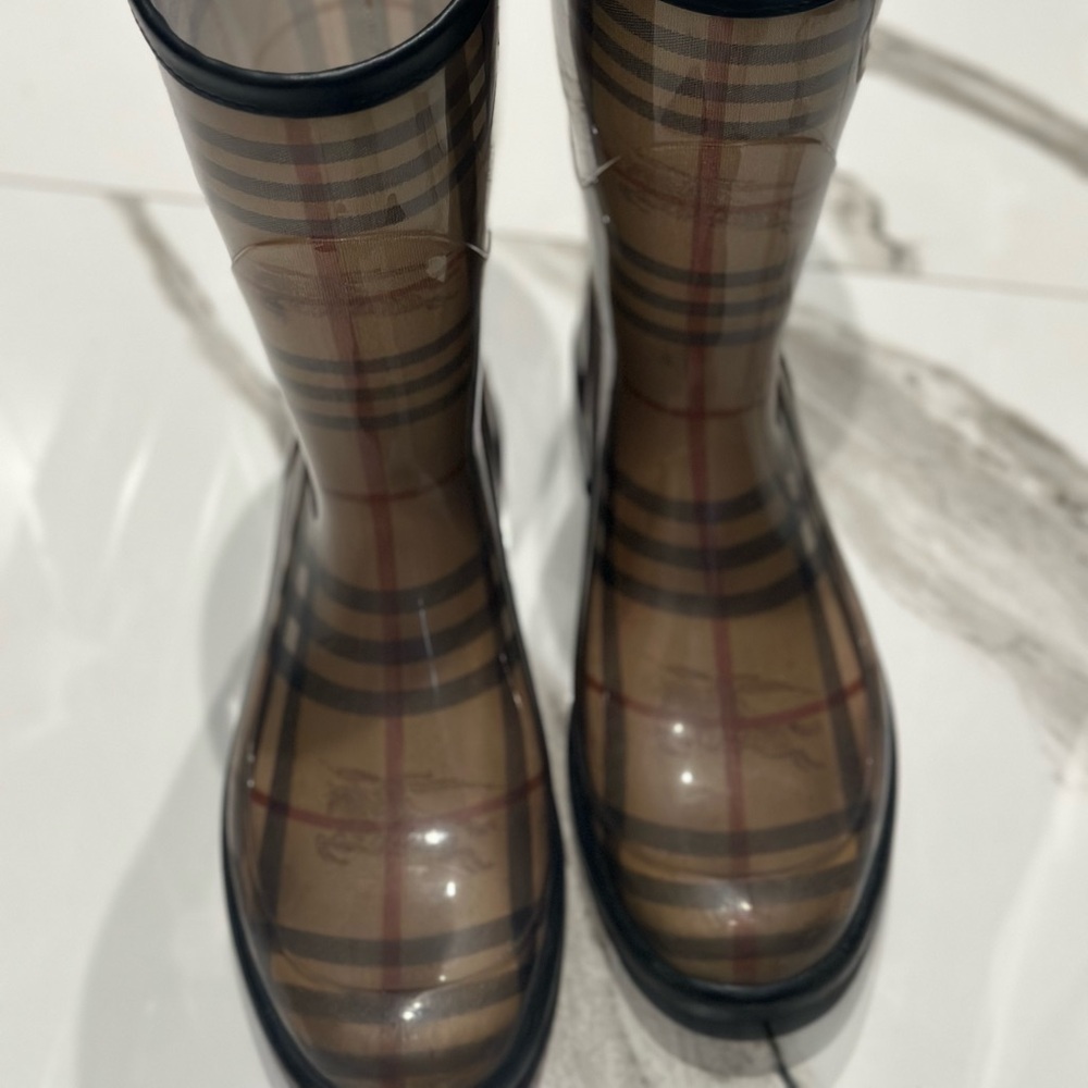 Burberry rain boots size 39